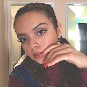 Meet your Posher, Cynthia